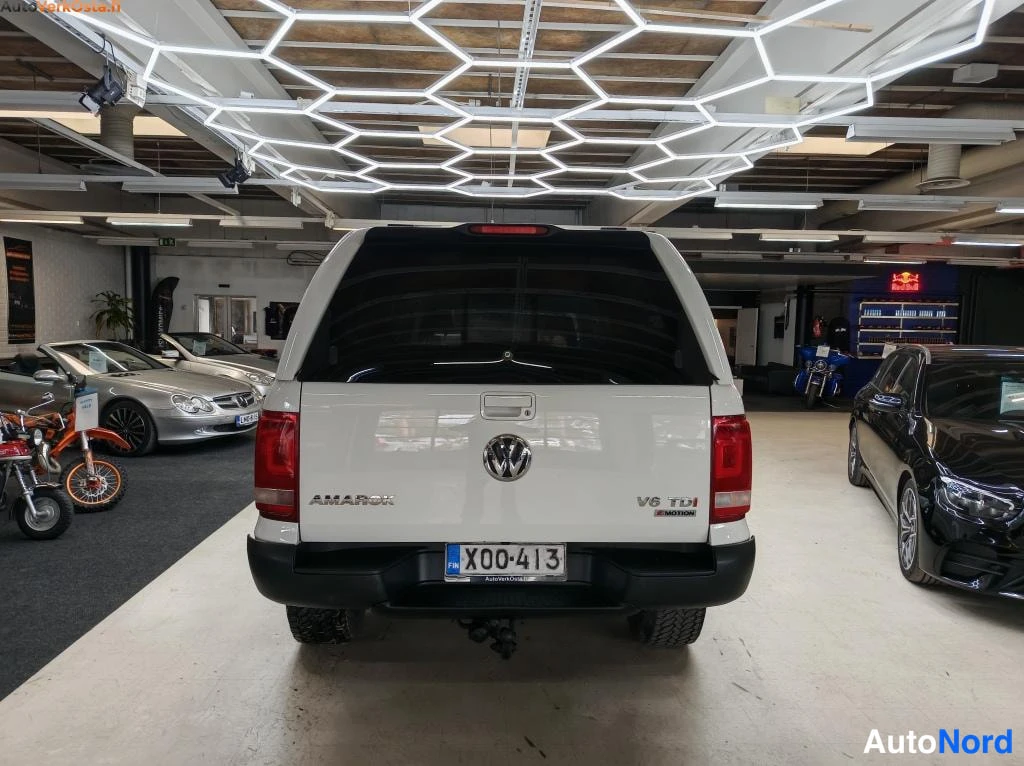 Valkoinen Volkswagen Amarok 2018, takaa, kuva 8