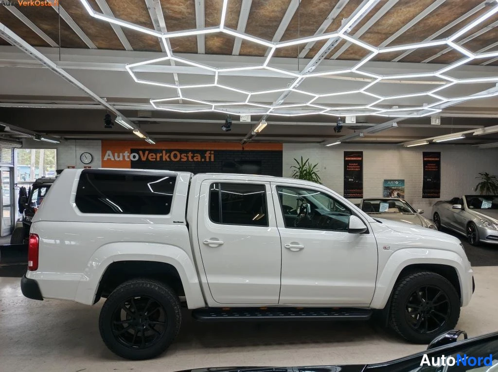 Valkoinen Volkswagen Amarok 2018, sivulta, kuva 5