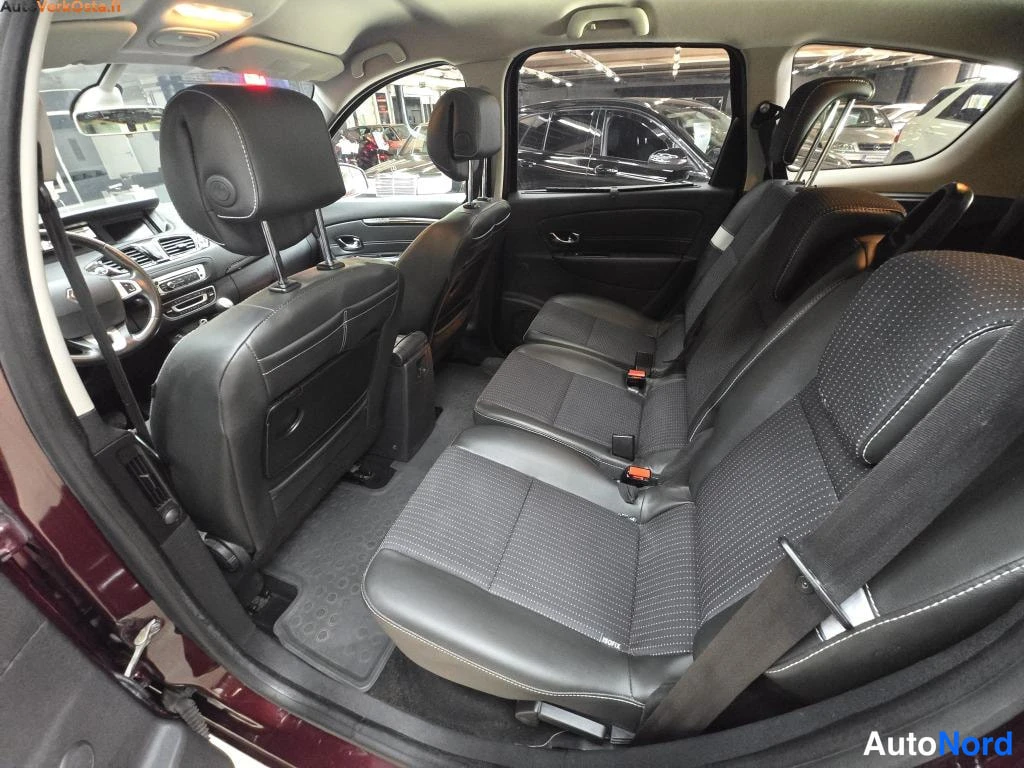 Punainen Renault Scenic 2014, takaistuimet, kuva 11
