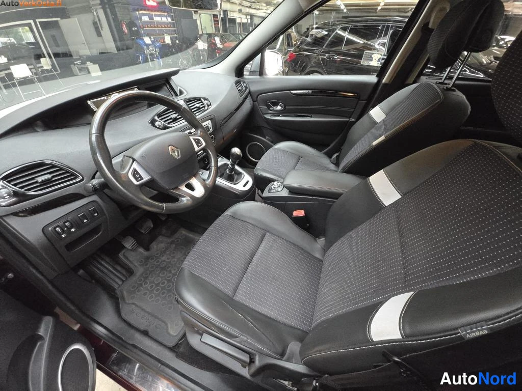 Punainen Renault Scenic 2014, ohjaamo, kuva 6