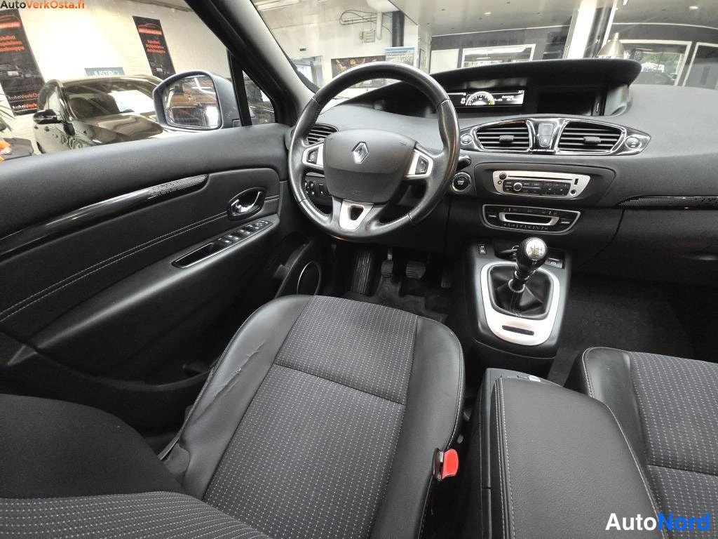 Punainen Renault Scenic 2014, ohjaamo, kuva 7