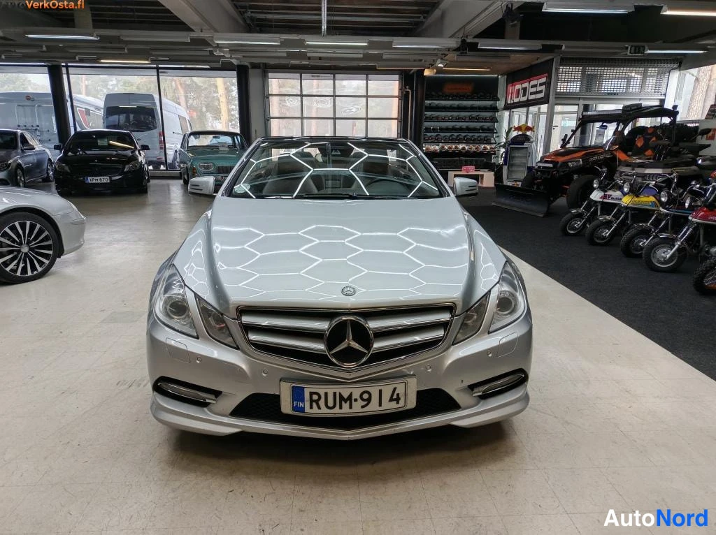 Hopea Mercedes-Benz E 500 2011, edestä, kuva 5