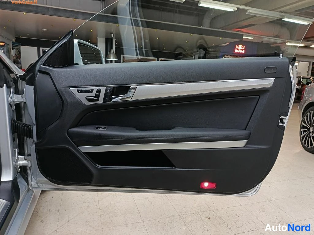 Hopea Mercedes-Benz E 500 2011, yksityiskohta, kuva 22