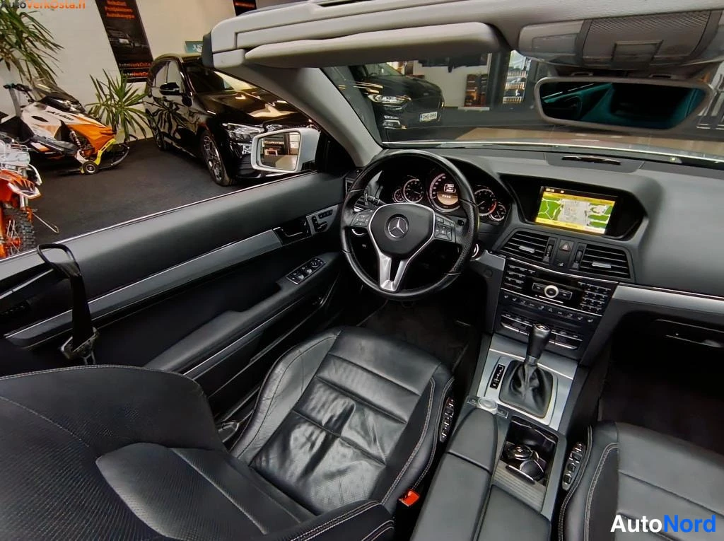 Hopea Mercedes-Benz E 500 2011, ohjaamo, kuva 12