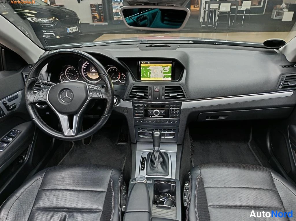 Hopea Mercedes-Benz E 500 2011, ohjaamo, kuva 14