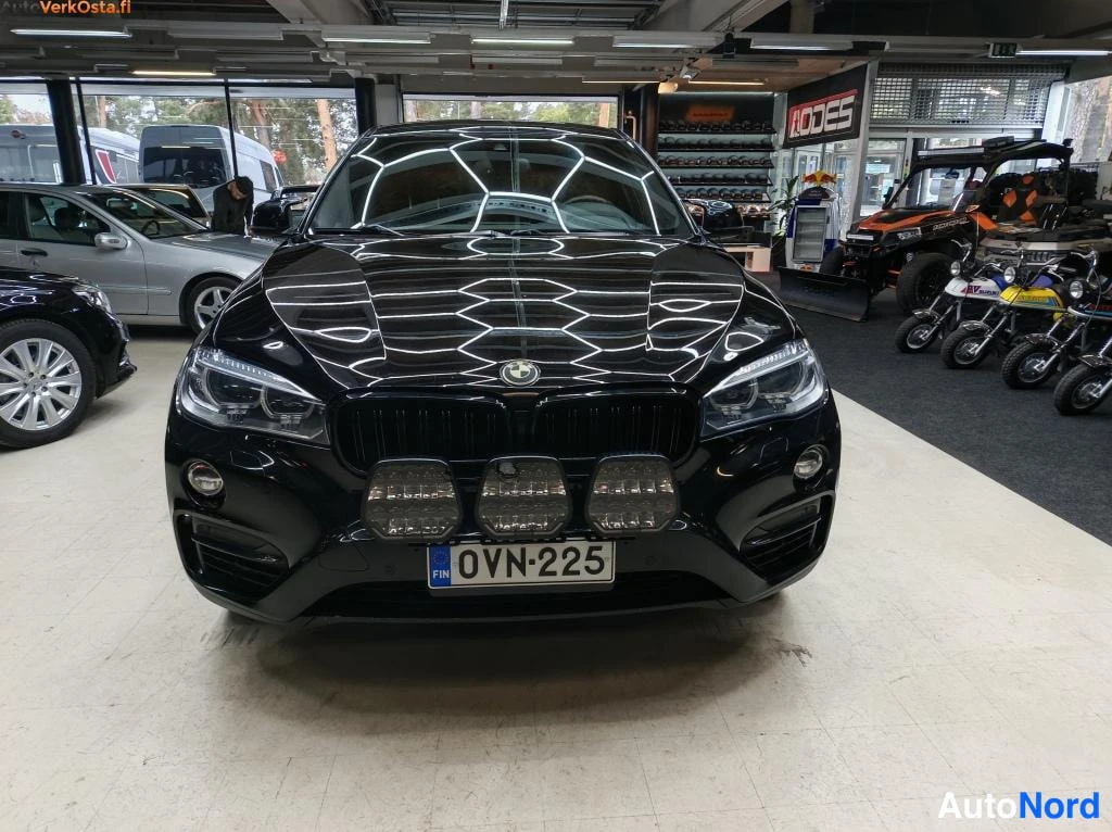 Musta BMW X6 2015, edestä, kuva 4
