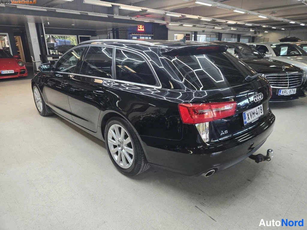 Musta Audi A6 Avant 2013, takaviisto, kuva 4