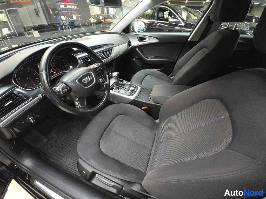 Musta Audi A6 Avant 2013, ohjaamo, kuva 7