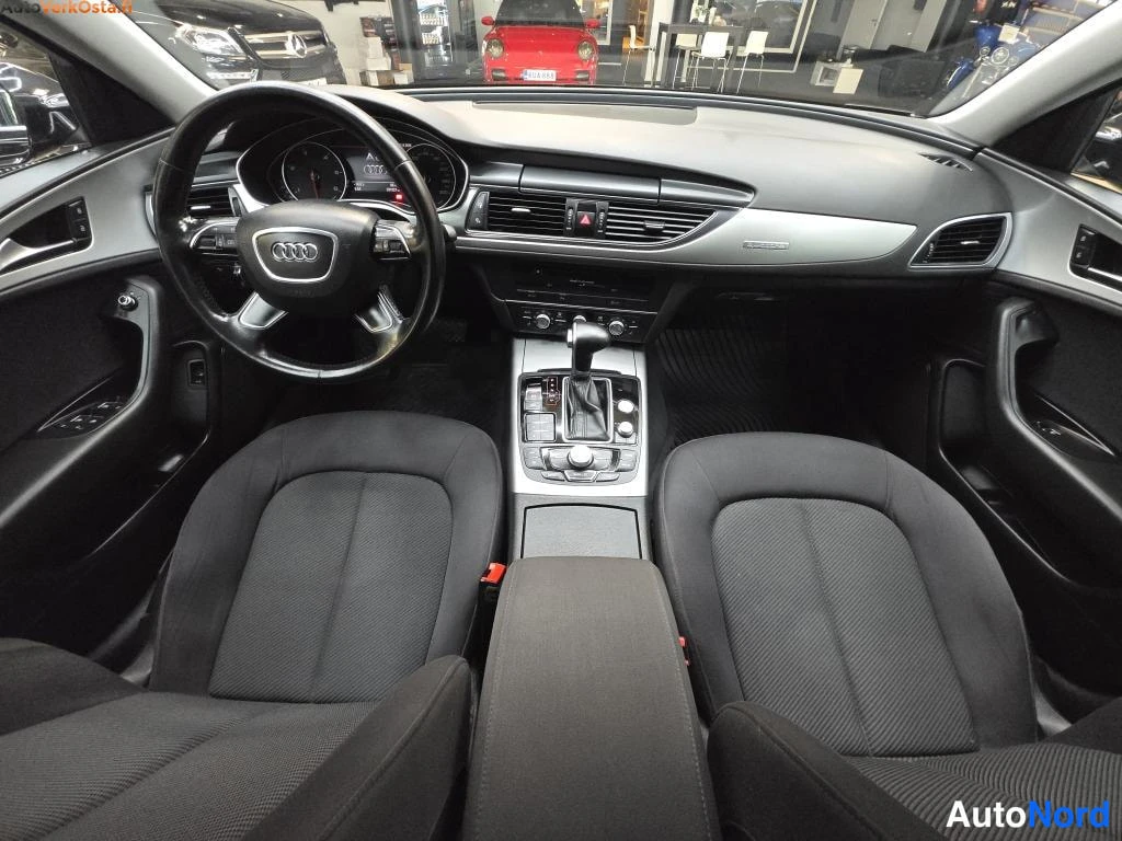 Musta Audi A6 Avant 2013, ohjaamo, kuva 9