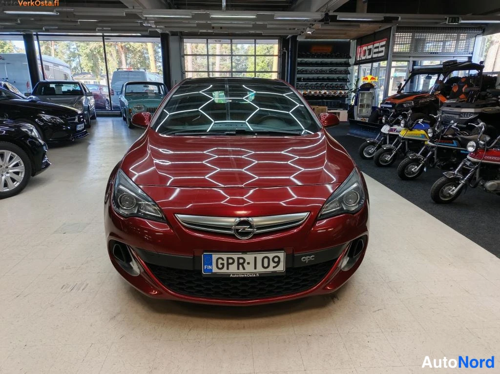 Punainen Opel Astra GTC 2013, edestä, kuva 5