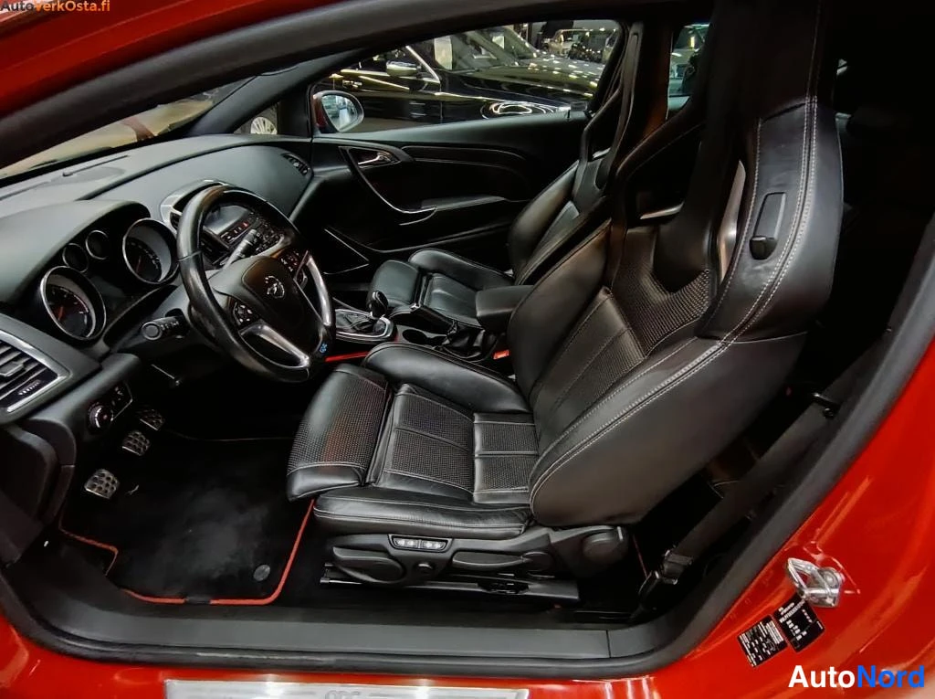 Punainen Opel Astra GTC 2013, etuistuimet, kuva 14