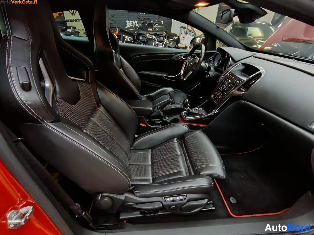 Punainen Opel Astra GTC 2013, etuistuimet, kuva 15