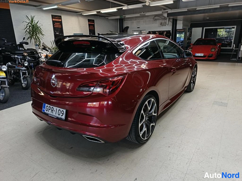 Punainen Opel Astra GTC 2013, takaviisto, kuva 7