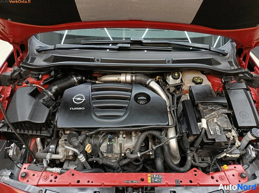 Punainen Opel Astra GTC 2013, moottoritila, kuva 19