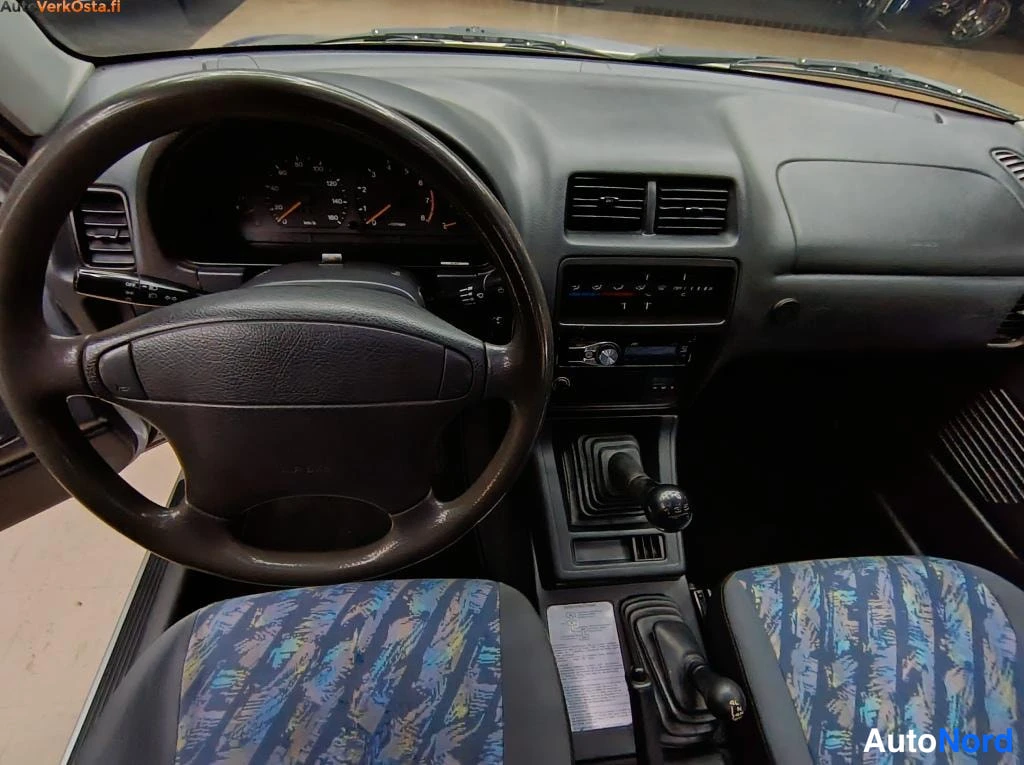 Hopea Suzuki X-90 1997, ohjaamo, kuva 10