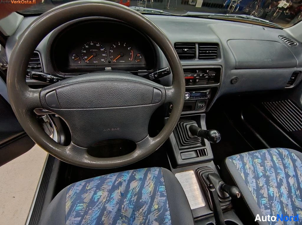 Hopea Suzuki X-90 1997, ohjaamo, kuva 11