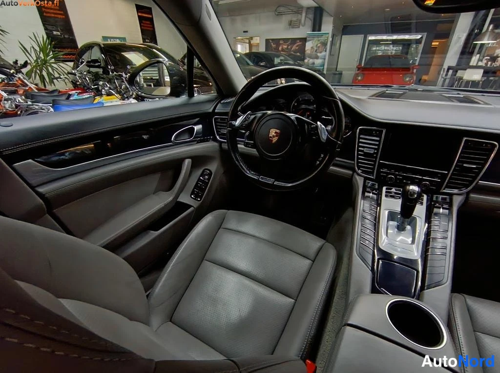 Harmaa Porsche Panamera 2011, ohjaamo, kuva 11