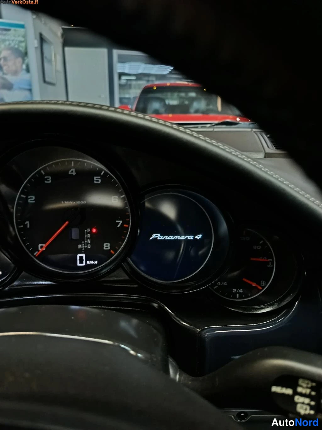 Harmaa Porsche Panamera 2011, yksityiskohta, kuva 23