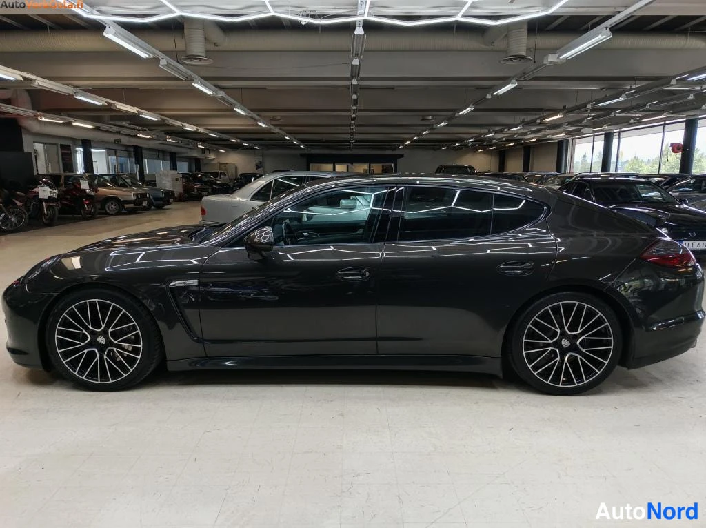 Harmaa Porsche Panamera 2011, sivulta, kuva 5
