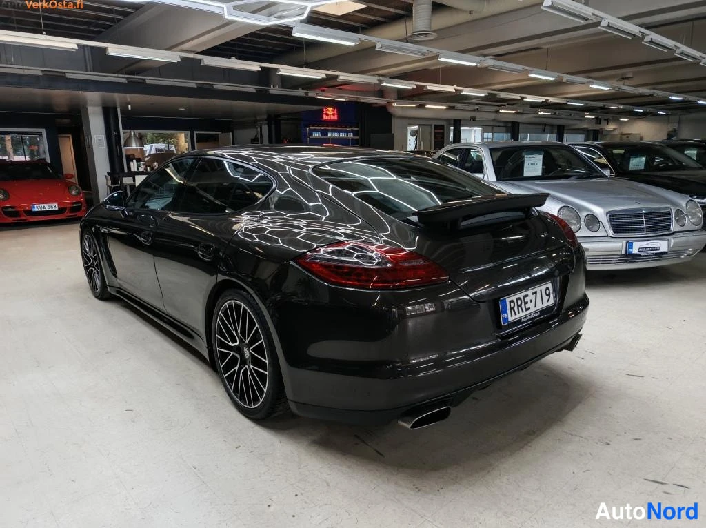 Harmaa Porsche Panamera 2011, takaviisto, kuva 6