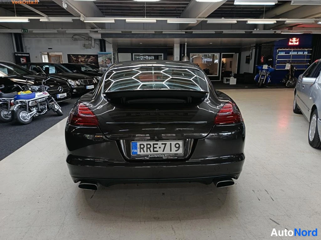 Harmaa Porsche Panamera 2011, takaa, kuva 8