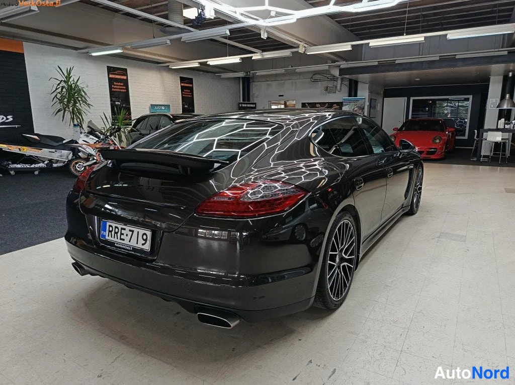 Harmaa Porsche Panamera 2011, takaviisto, kuva 7