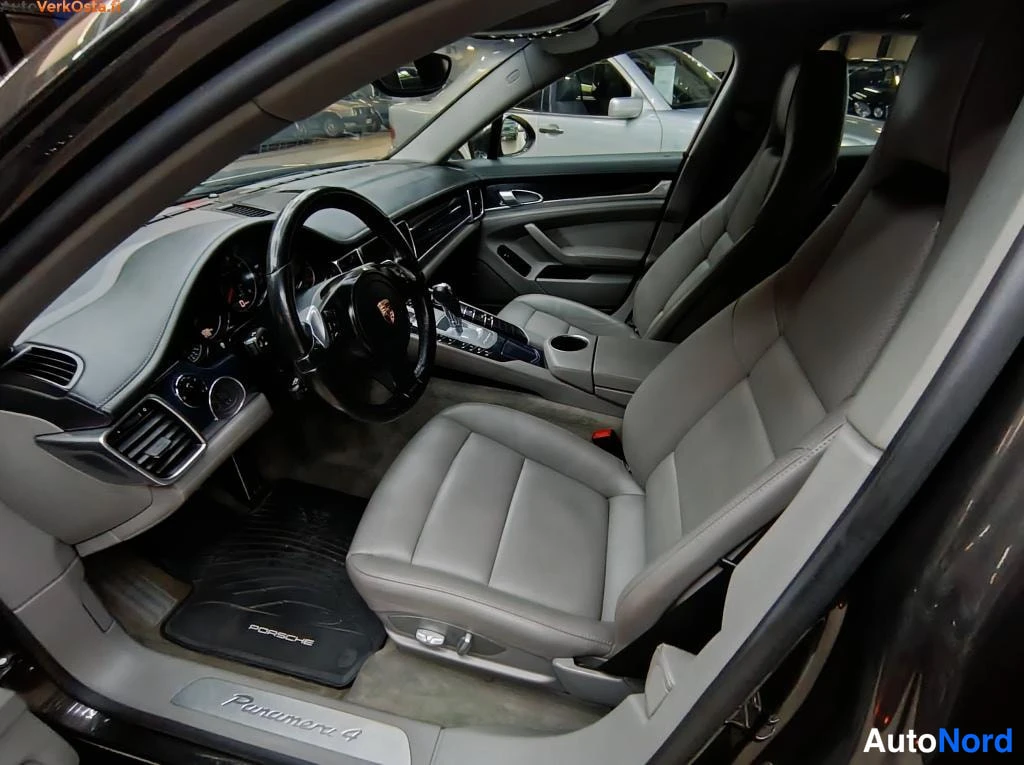 Harmaa Porsche Panamera 2011, ohjaamo, kuva 9