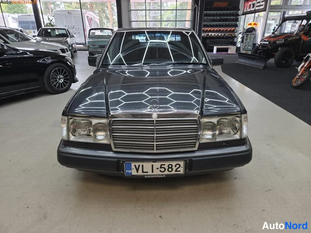 Harmaa Mercedes-Benz E 300 1991, edestä, kuva 6