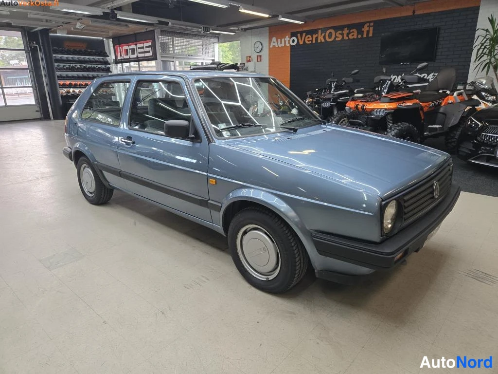 Sininen Volkswagen Golf 1990, etuviisto, keula oikealle, kuva 2
