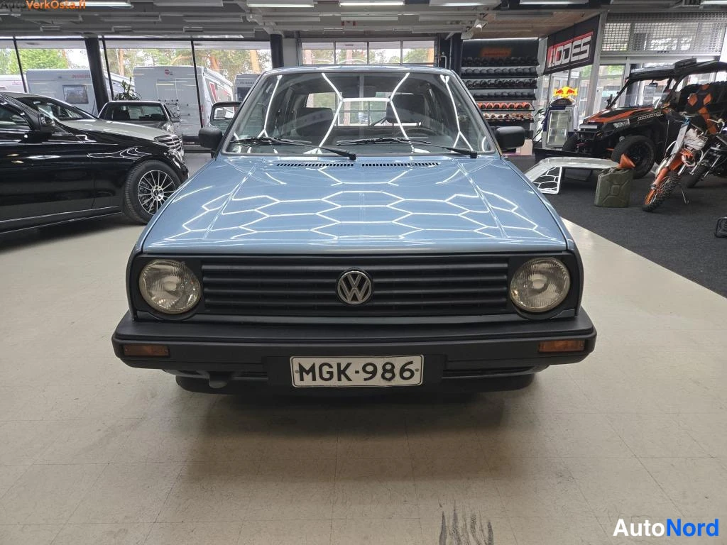 Sininen Volkswagen Golf 1990, edestä, kuva 3