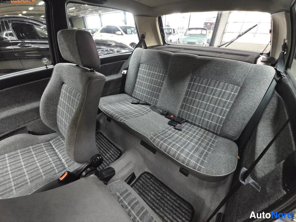 Sininen Volkswagen Golf 1990, takaistuimet, kuva 11