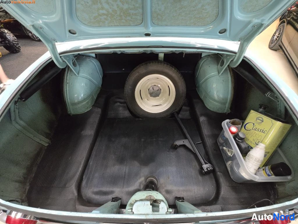 Turkoosi Ford Taunus 1963, tavaratila, kuva 15