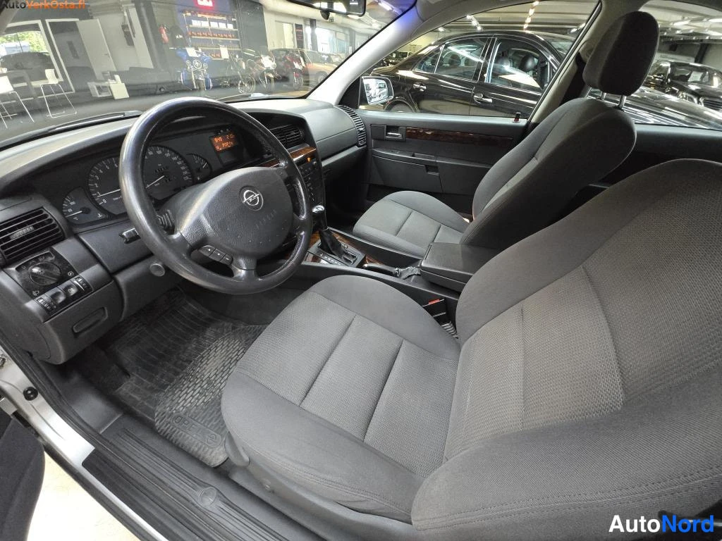 Hopea Opel Omega 2004, ohjaamo, kuva 7