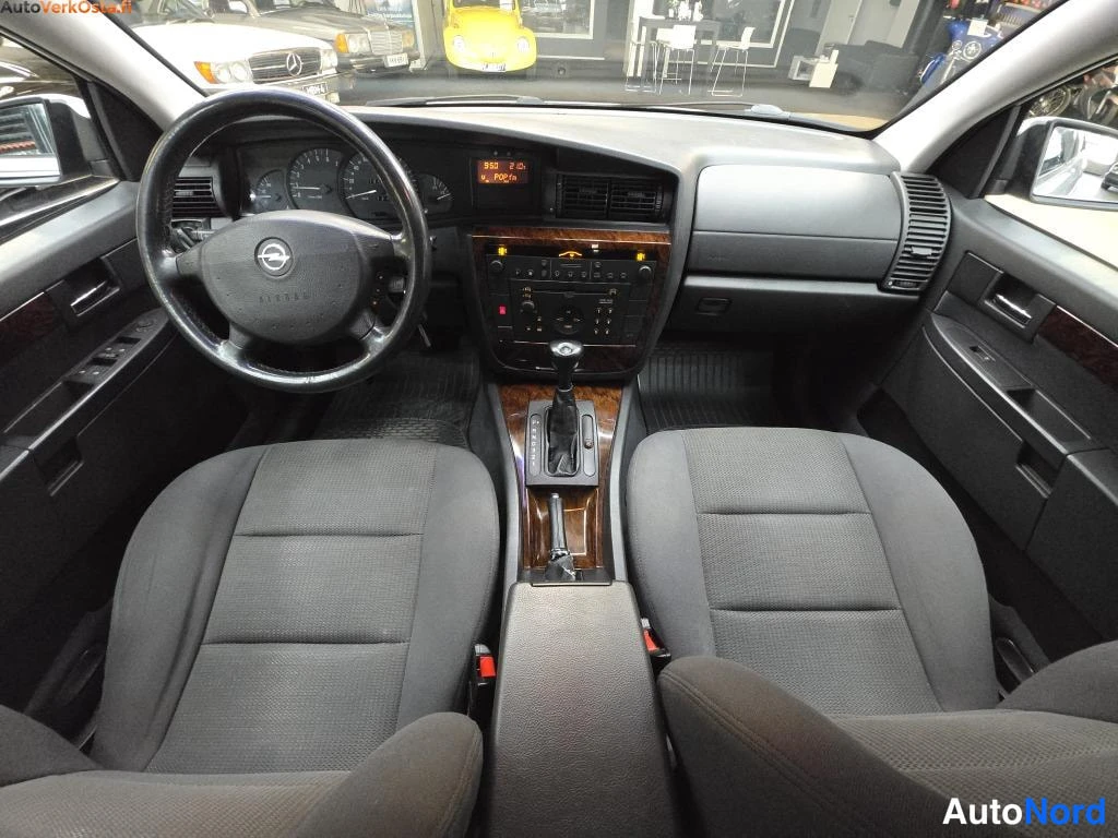 Hopea Opel Omega 2004, ohjaamo, kuva 9