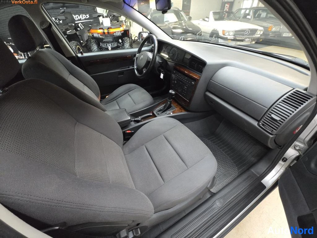 Hopea Opel Omega 2004, ohjaamo, kuva 10