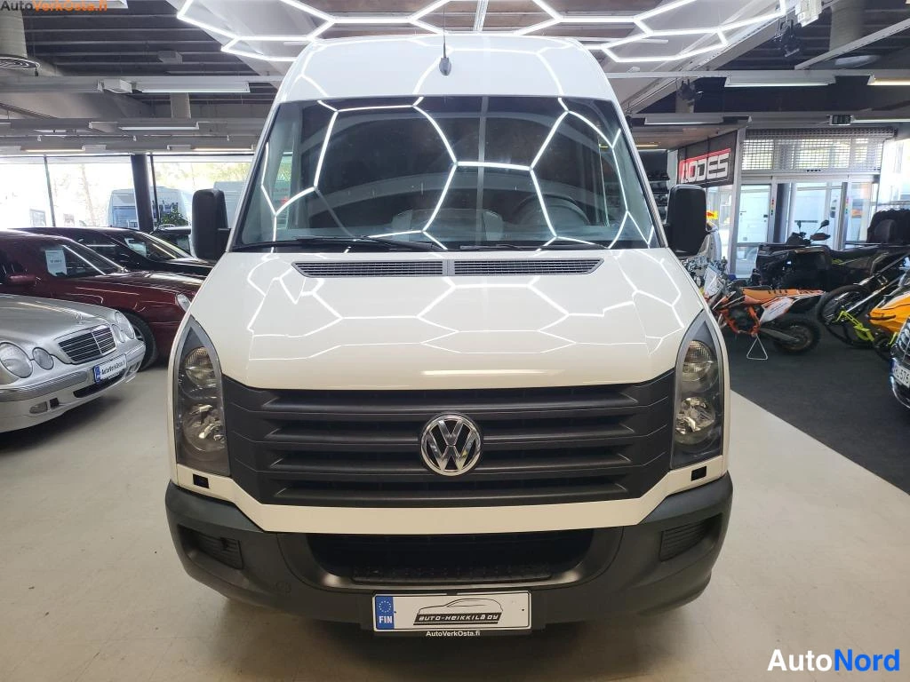 Valkoinen Volkswagen Crafter 2013, edestä, kuva 3