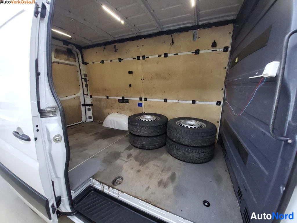 Valkoinen Volkswagen Crafter 2013, tavaratila, kuva 11