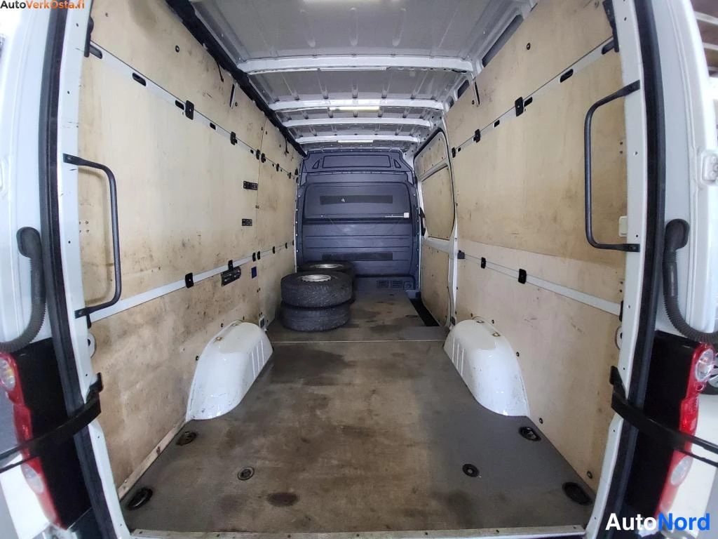Valkoinen Volkswagen Crafter 2013, tavaratila, kuva 12
