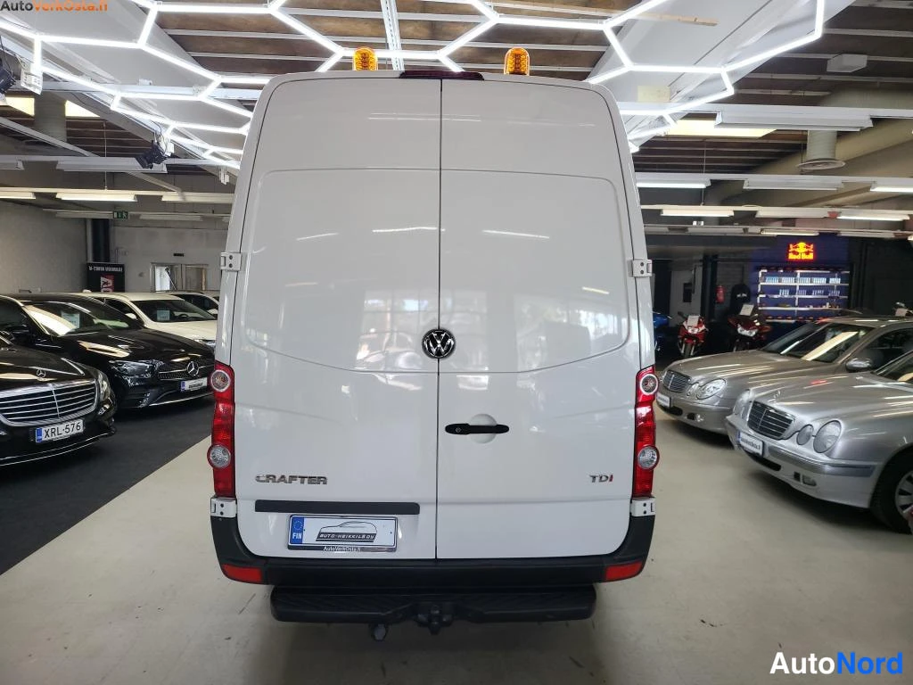 Valkoinen Volkswagen Crafter 2013, takaa, kuva 6
