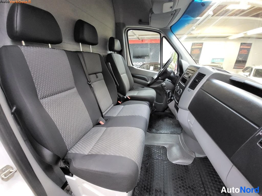 Valkoinen Volkswagen Crafter 2013, etuistuimet, kuva 10