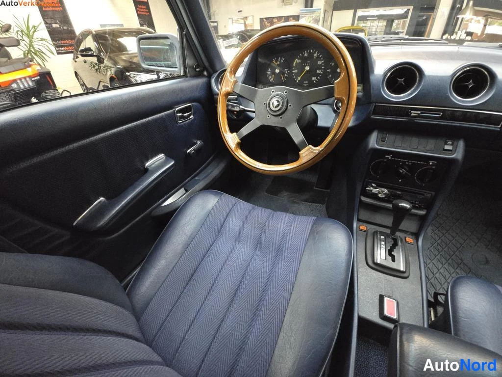 Sininen Mercedes-Benz 300 300D W123 1980, ohjaamo, kuva 14