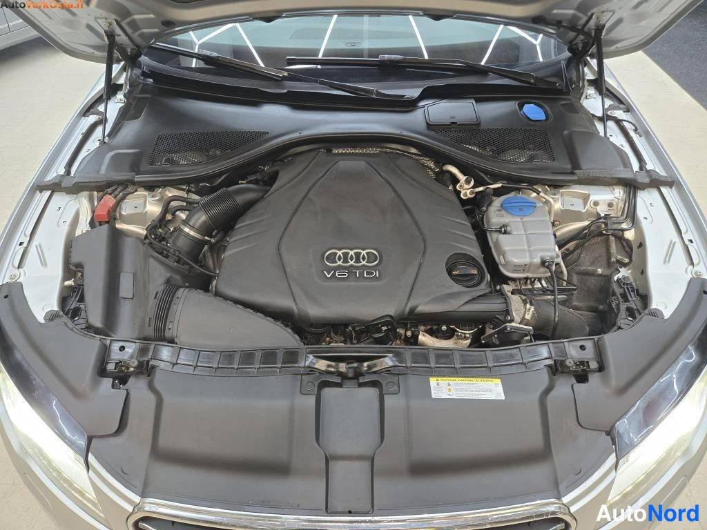 Hopea Audi A7 2011, moottoritila, kuva 16