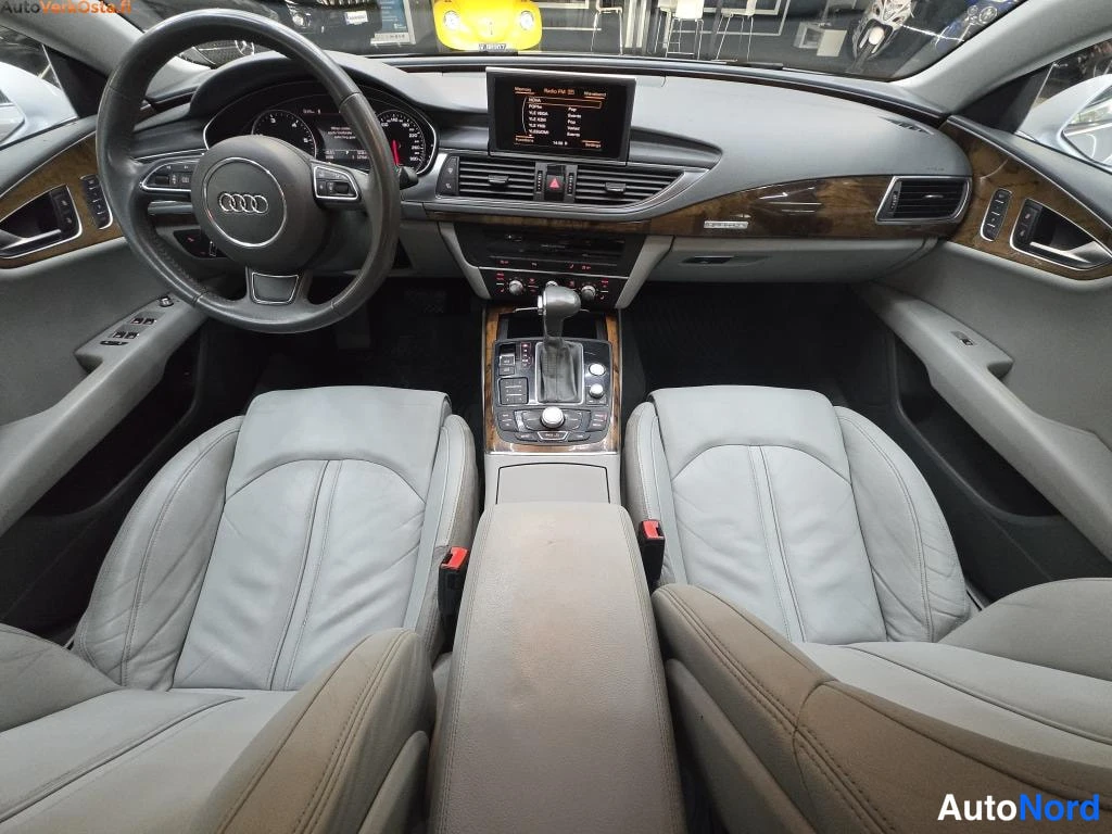 Hopea Audi A7 2011, ohjaamo, kuva 9