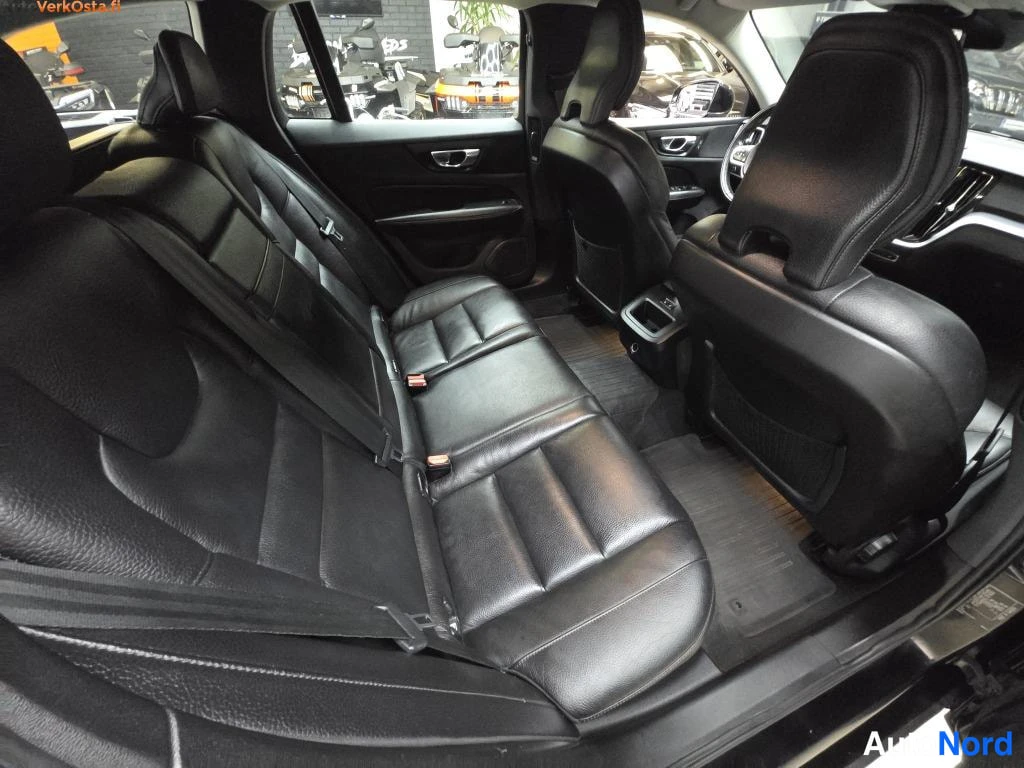 Musta Volvo V60 2020, takaistuimet, kuva 22