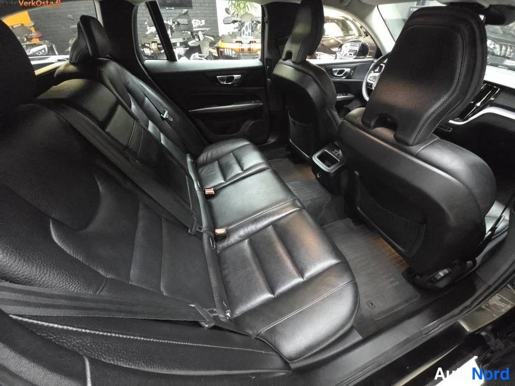 Musta Volvo V60 2020, takaistuimet, kuva 24