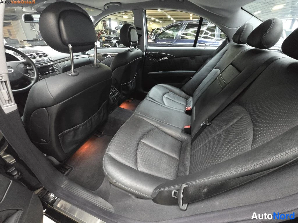 Musta Mercedes-Benz E 240 2002, takaistuimet, kuva 12