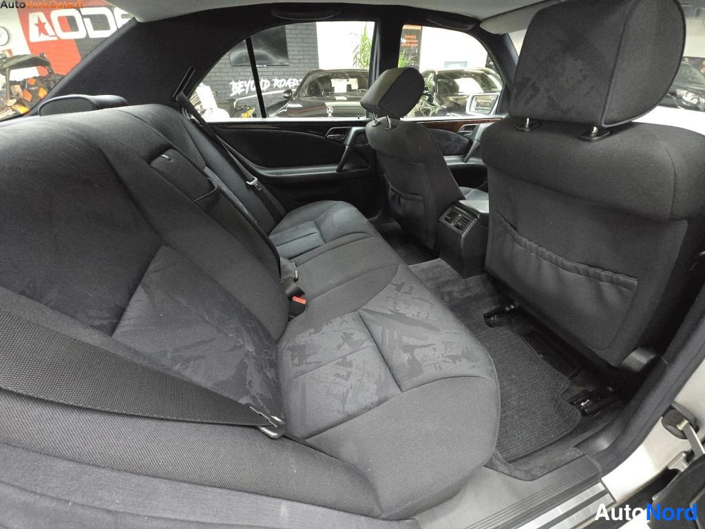 Hopea Mercedes-Benz E 200 1998, takaistuimet, kuva 13