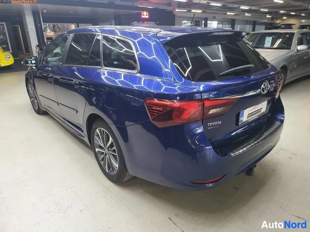 Sininen Toyota Avensis 2016, takaviisto, kuva 10
