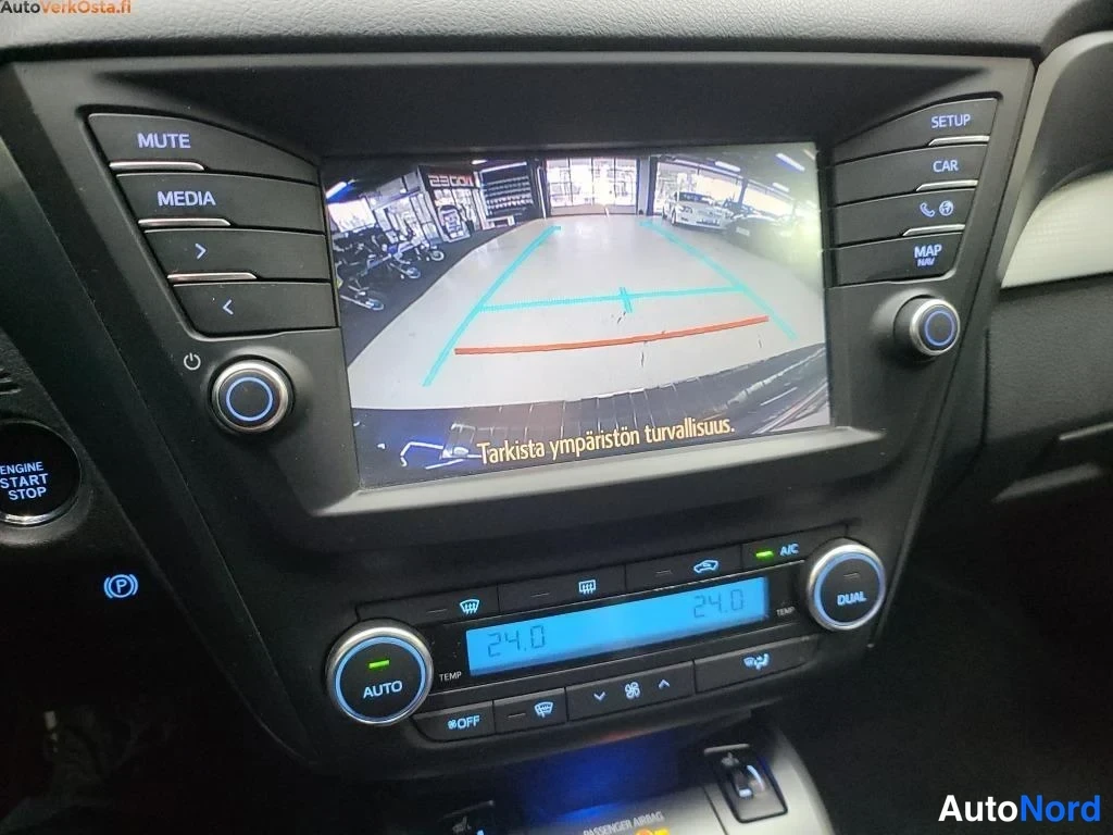 Sininen Toyota Avensis 2016, yksityiskohta, kuva 32
