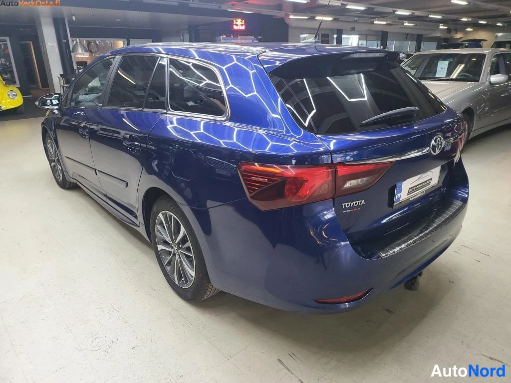 Sininen Toyota Avensis 2016, takaviisto, kuva 8